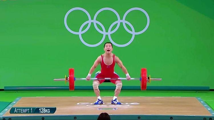 印度选手在举重比赛中突破自己,创造新纪录 印度选手在举重比赛中突破自己,创造新纪录