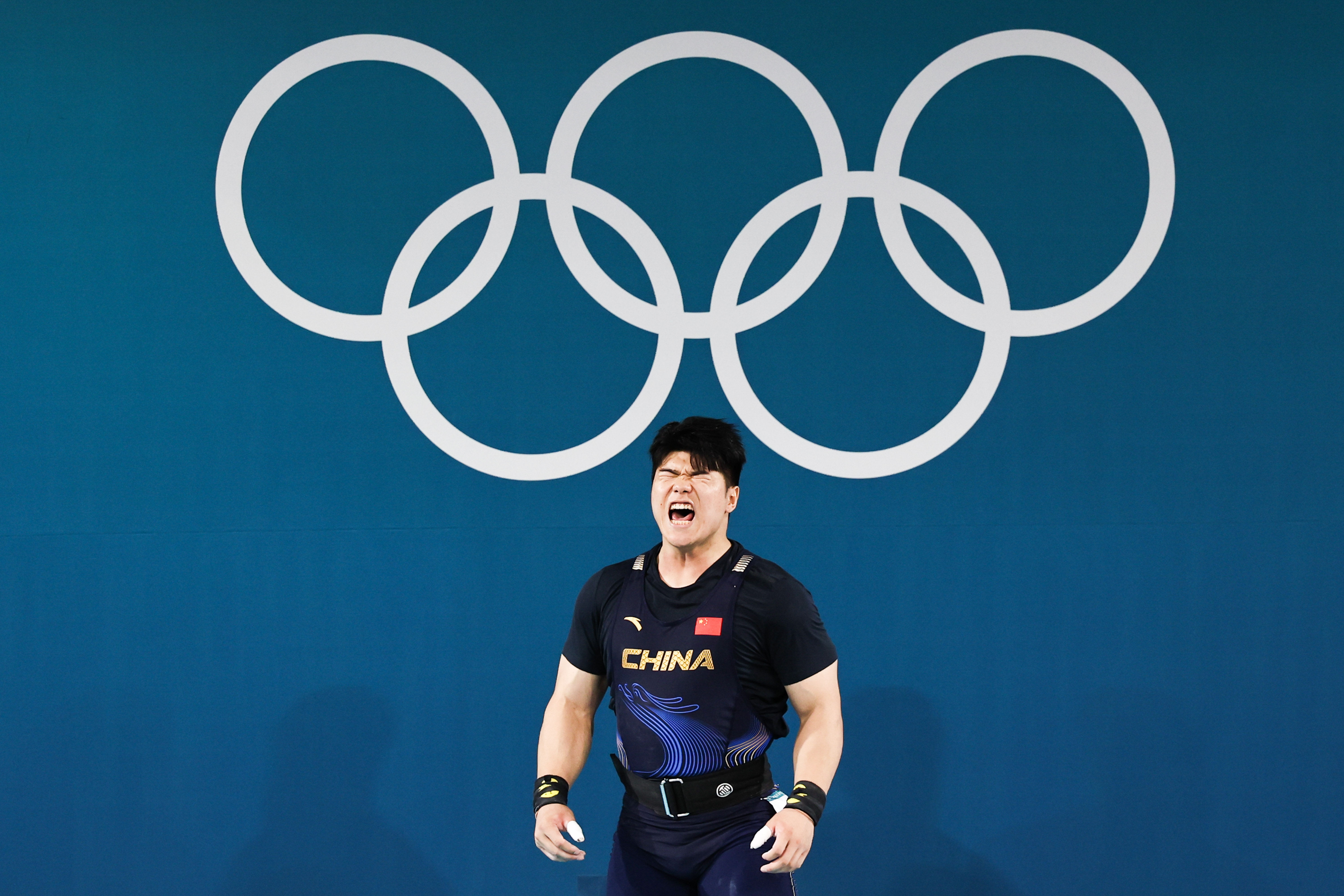 印度选手在举重比赛中突破自己,创造新纪录 印度选手在举重比赛中突破自己,创造新纪录